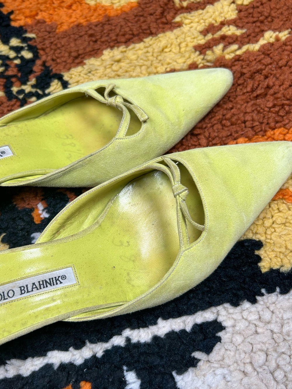 MANOLO BLAHNIK, suede lime, kitten heels!! - Picture 10 of 12